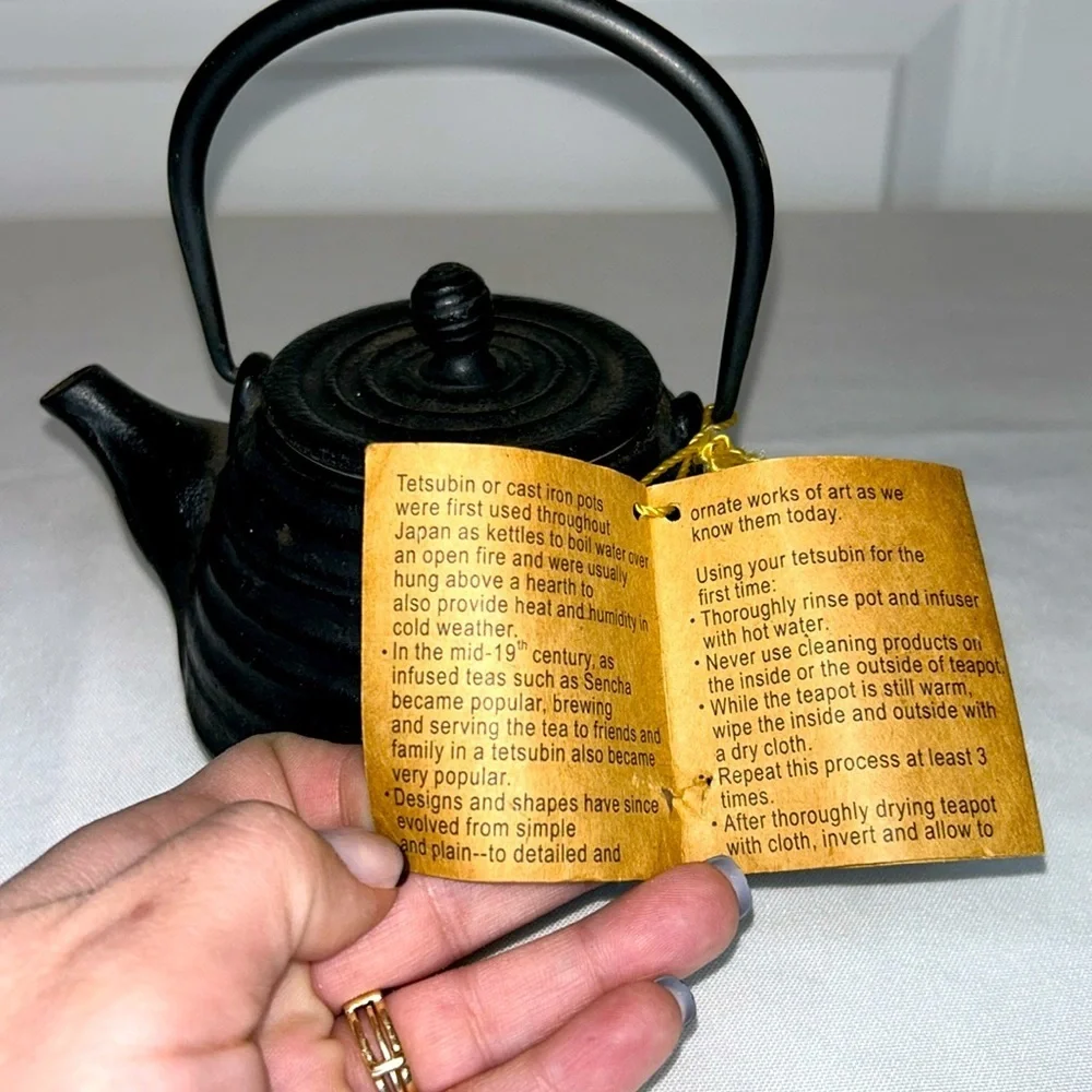KAFUH Cast Iron Tea Kettle, 2 pounds 6.7 ounces Black 5.5” L x 6” T x 4.5” W